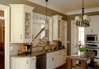 traditional kitchen with glazed cream raised panel door cabinets and oil brushed bronzed cabinet pulls and island pendant