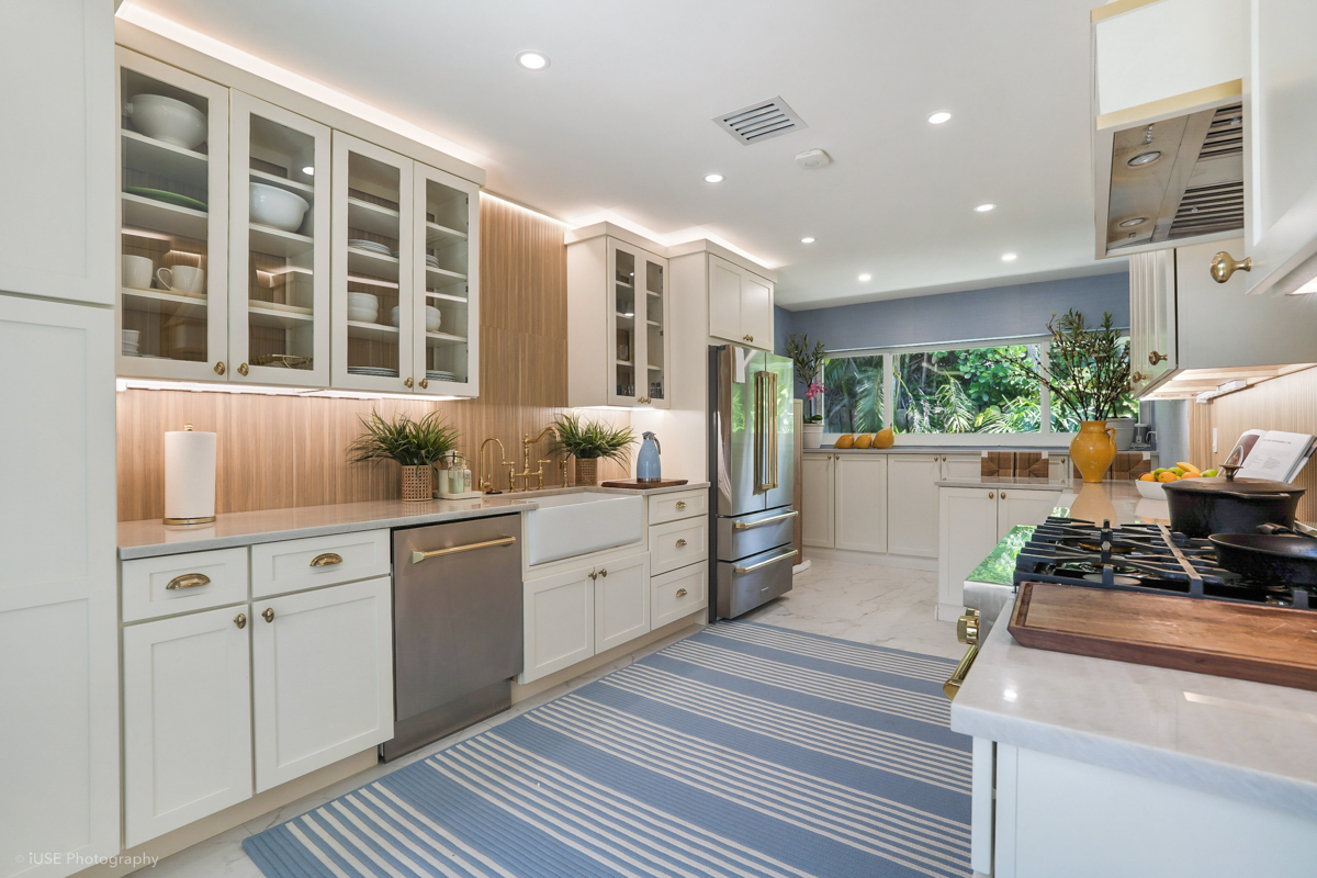 Illuminated White Shaker Kitchen Design With Regal Details