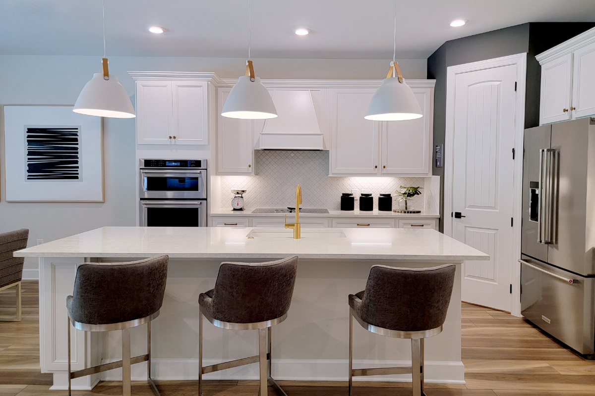 Large white shaker kitchen design with kitchen island