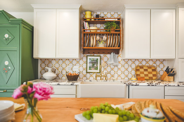 CliqStudios project: Light cream shaker kitchen cabinets with green and floral Scandinavian accents