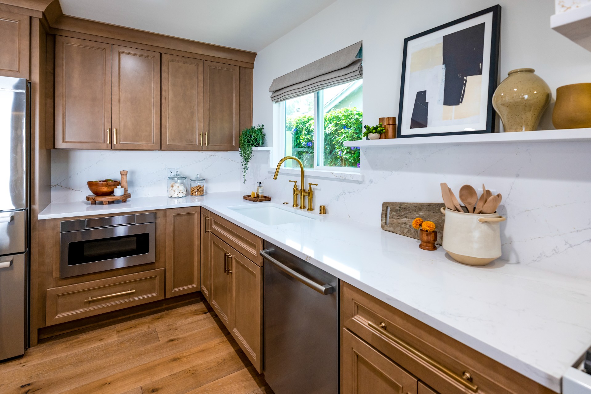 CliqStudios project: Detailed wood shaker door kitchen cabinets with white quartz countertops