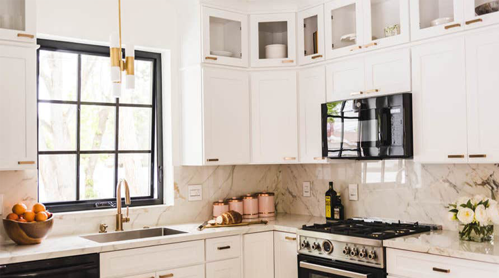 A white high-quality kitchen cabinet, illustrating the excellence of craftsmanship and adding elegance to the kitchen space.