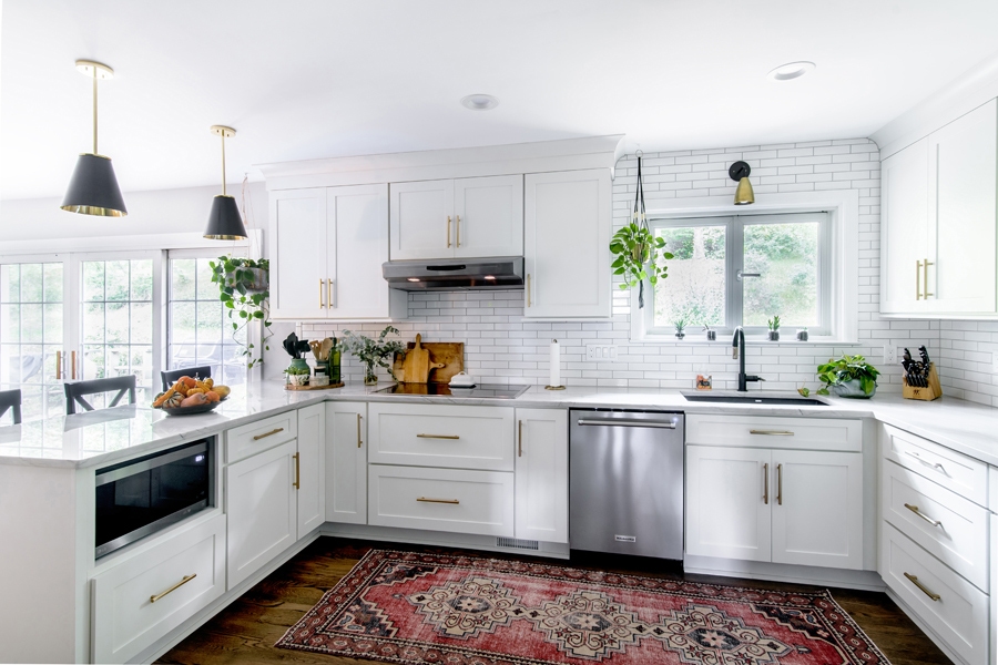 U-shaped kitchen with white shaker cabinets with overlay doors