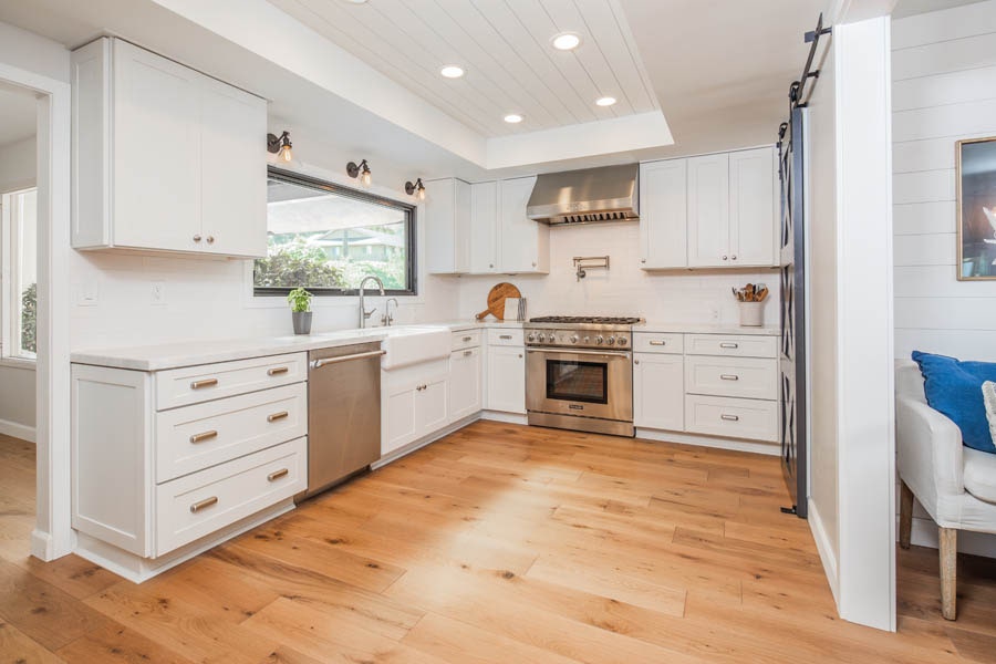 White Kitchen with Shaker Cabinets