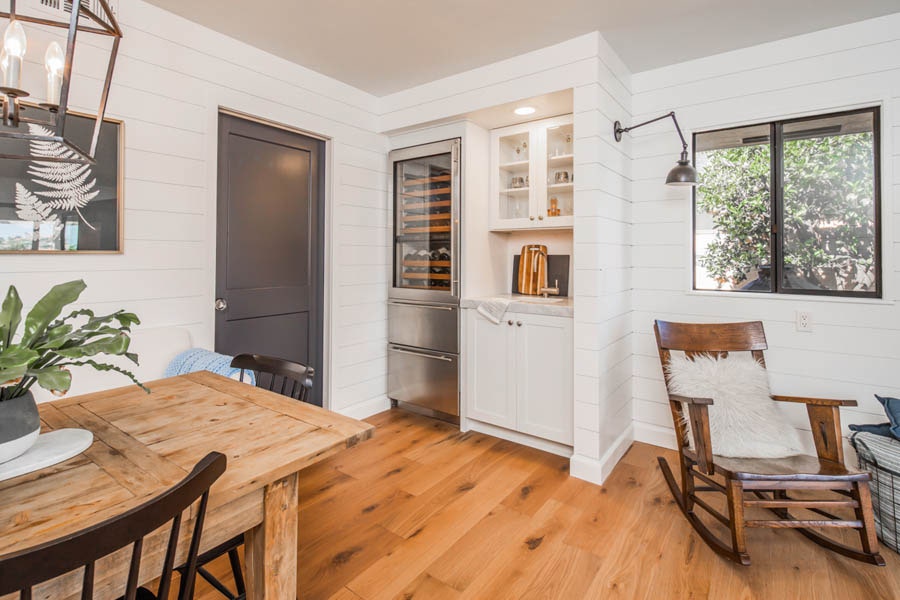 Wet Bar with Shaker Kitchen Cabinets in White