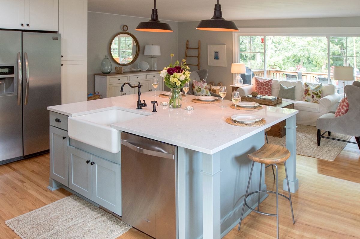 Open kitchen with sink in the island