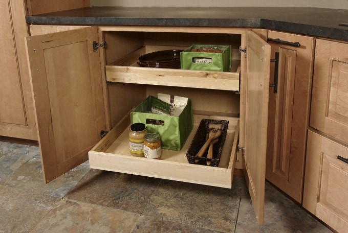 Roll-out tray base kitchen cabinet