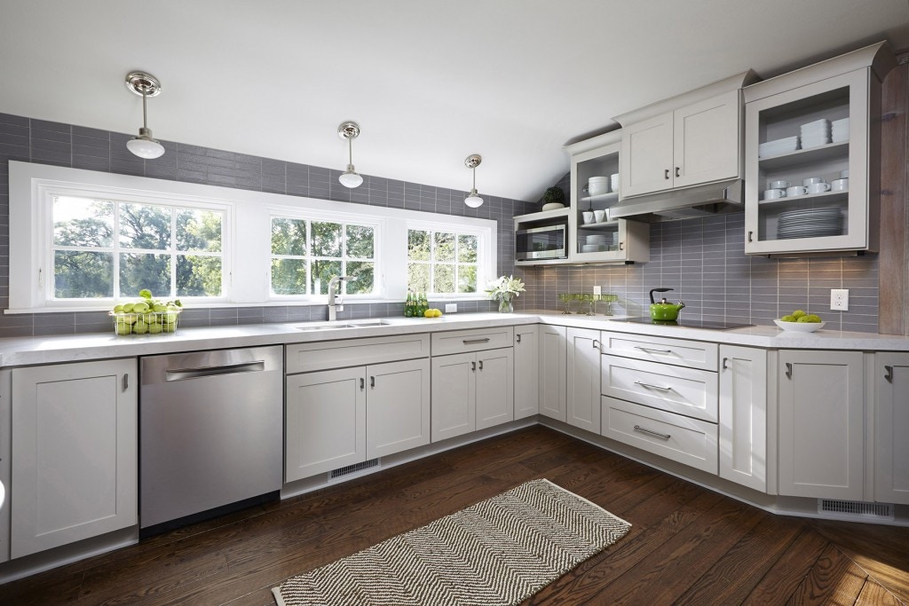 CliqStudios Shaker cabinets in painted medium gray