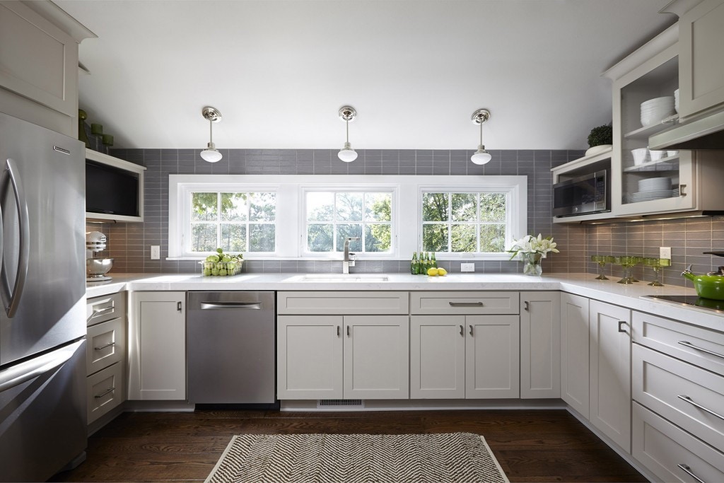 Modern gray kitchen featuring CliqStudios Shaker cabinet style in Painted Light gray.