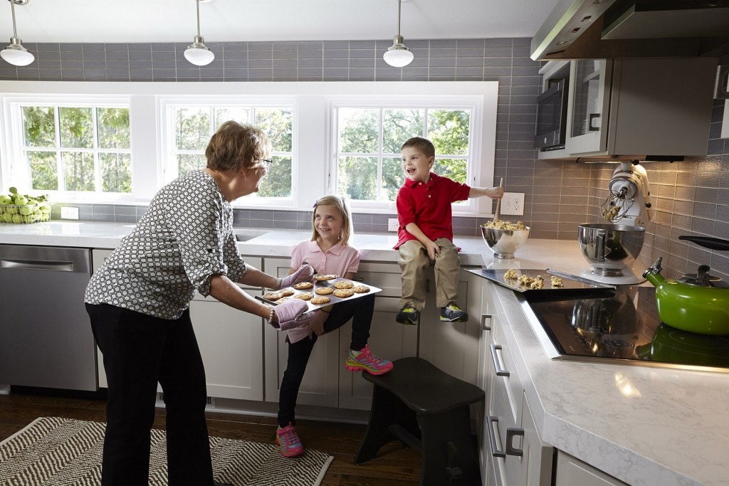 Modern gray kitchen featuring CliqStudios Shaker cabinet style in Painted Light gray.