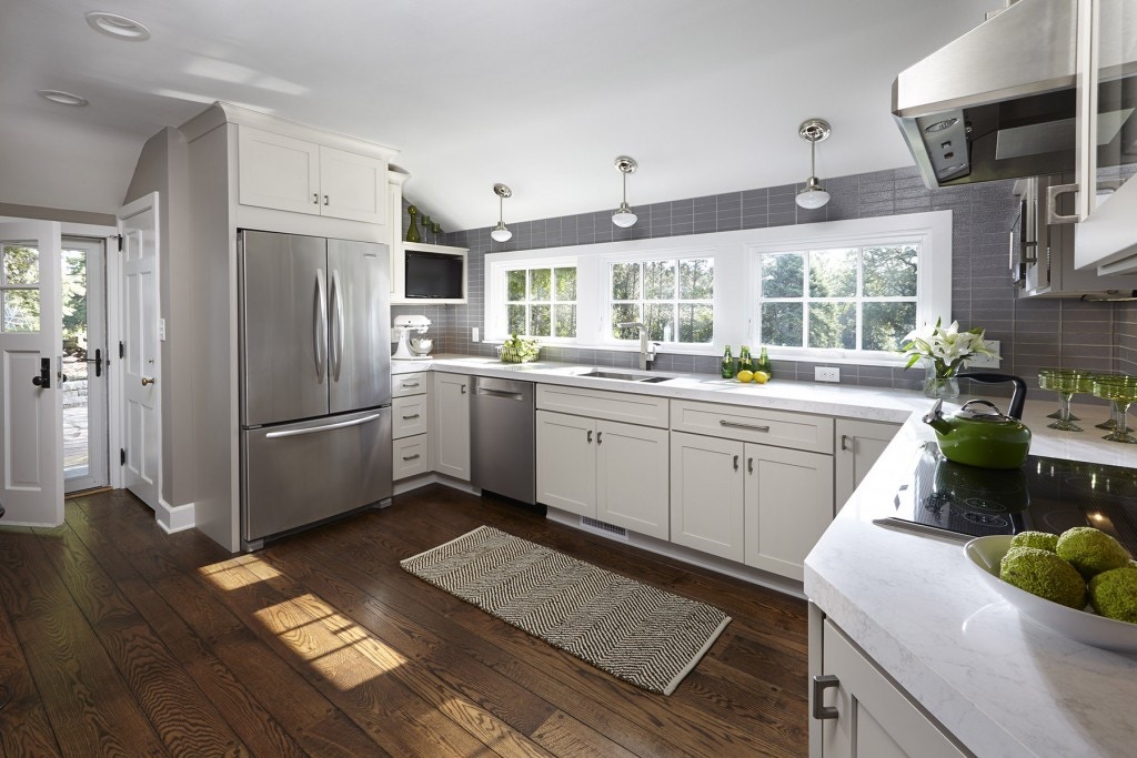 Modern gray kitchen featuring CliqStudios Shaker cabinet style in Painted Light  gray.