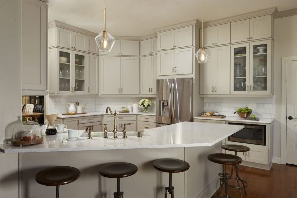 Shaker kitchen cabinets with peninsula in light gray