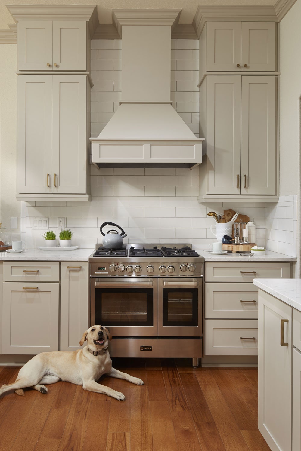 Shaker urbanstone range hood dog detail