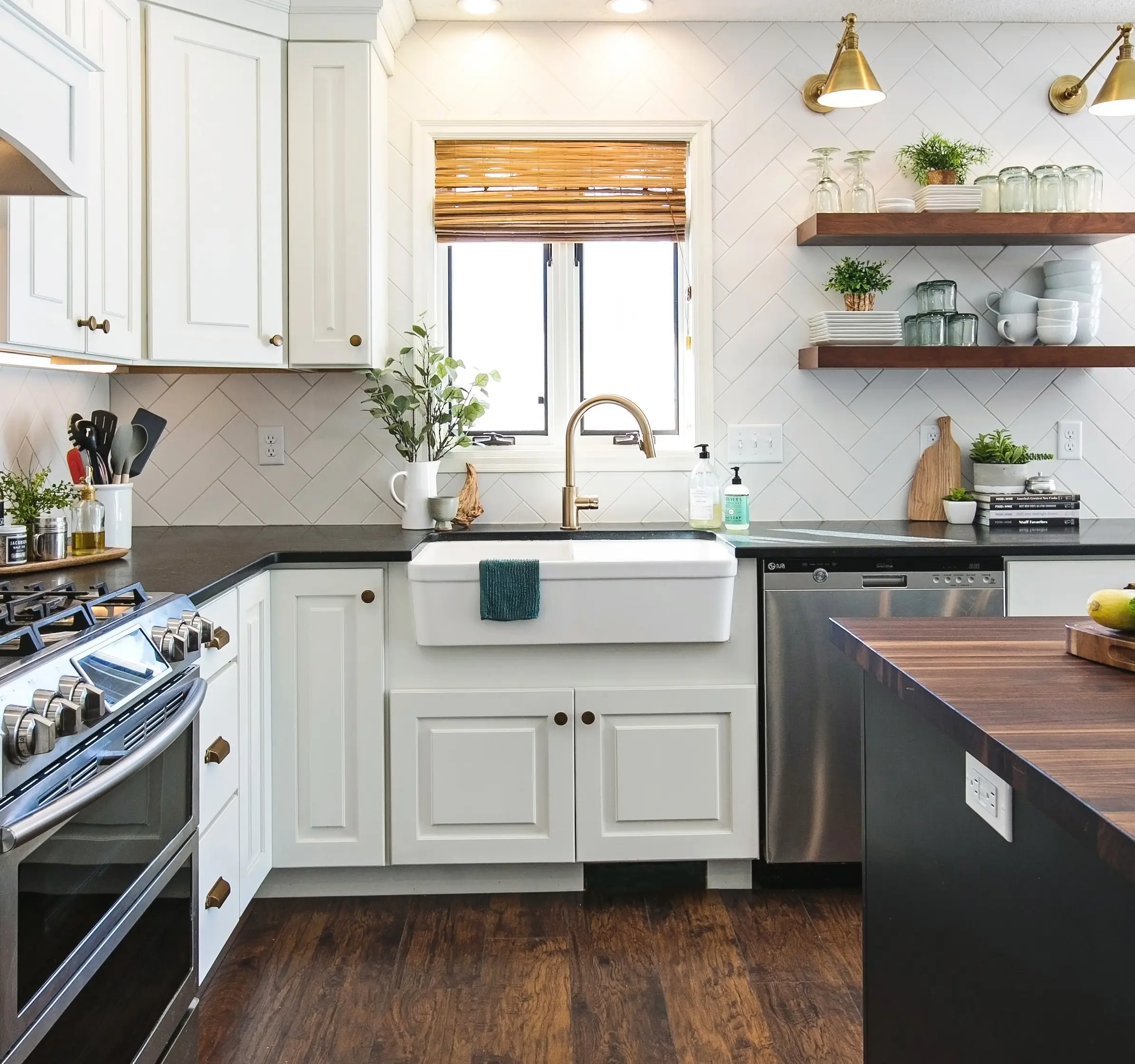 Cabinet Hardware on White Cabinets