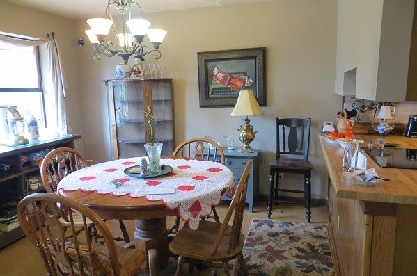 1970s kitchen and dining with peek-thru peninsula, oak cabinets and maple dinette