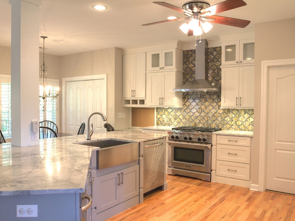 CliqStudios project: Mount Pleasant South Carolina kitchen renovation features CliqStudios Shaker Painted White cabinets