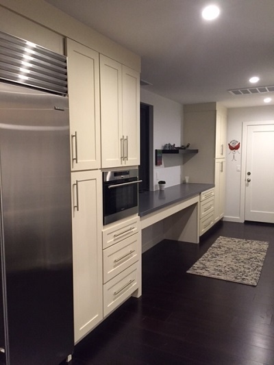 Cream shaker kitchen cabinets in a butler's pantry