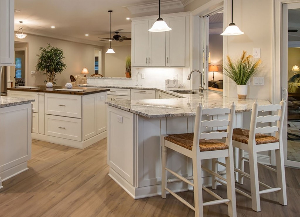 Two-peninsulas-island-white-cabinets